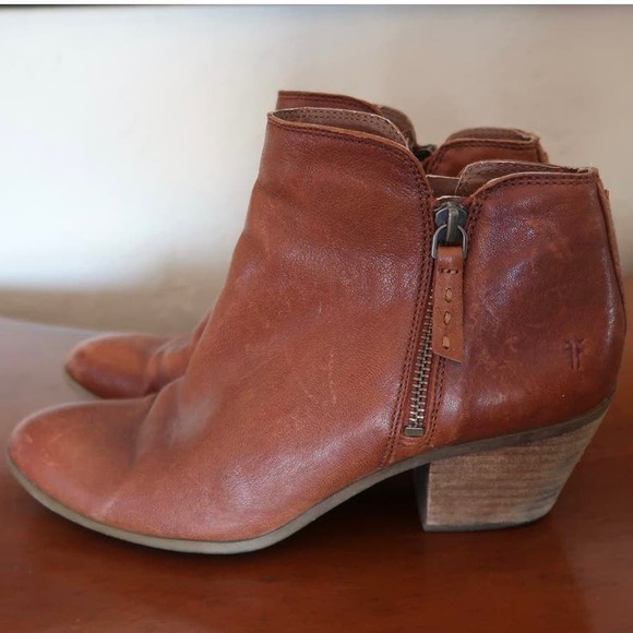 Frye Judith Zip Casual Ankle Booties Womens Size 7.5 Cognac Brown Leather - Picture 5 of 8